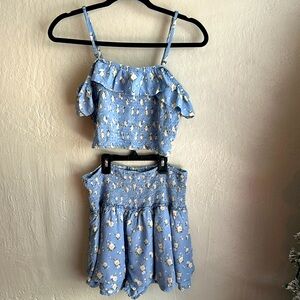 Womans Hollister 2 piece blue floral print skort and crop top size L